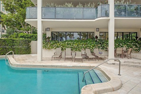 Villa ou maison à louer à Miami, Floride: 2 chambres, 167.69 m2 № 2073710 - photo 24
