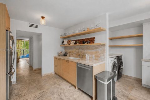 Villa ou maison à louer à Miami, Floride: 2 chambres, 167.69 m2 № 2073710 - photo 4
