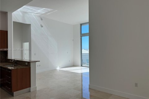 Condo in Miami, Florida, 1 bedroom  № 2028849 - photo 5