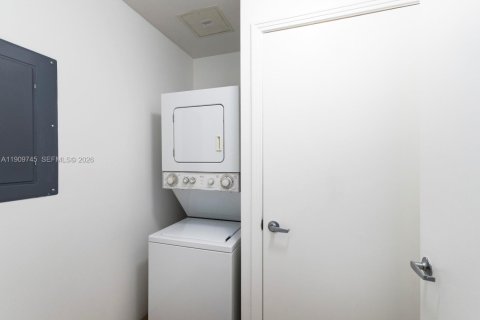 Condo in Miami, Florida, 1 bedroom  № 2028849 - photo 22