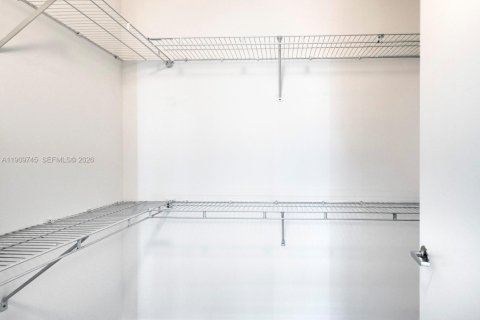 Condo in Miami, Florida, 1 bedroom  № 2028849 - photo 12