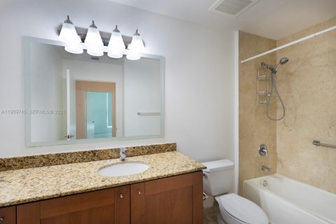 Condo in Miami, Florida, 1 bedroom  № 2028849 - photo 13