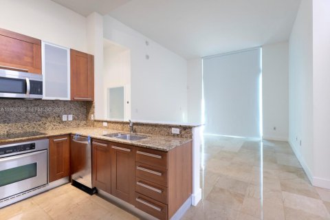 Condo in Miami, Florida, 1 bedroom  № 2028849 - photo 6