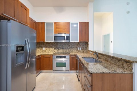 Condo in Miami, Florida, 1 bedroom  № 2028849 - photo 16