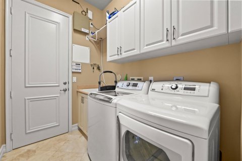 House in Boynton Beach, Florida 4 bedrooms, 263.66 sq.m. № 2188565 - photo 20