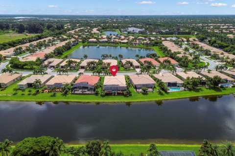 House in Boynton Beach, Florida 4 bedrooms, 263.66 sq.m. № 2188565 - photo 2