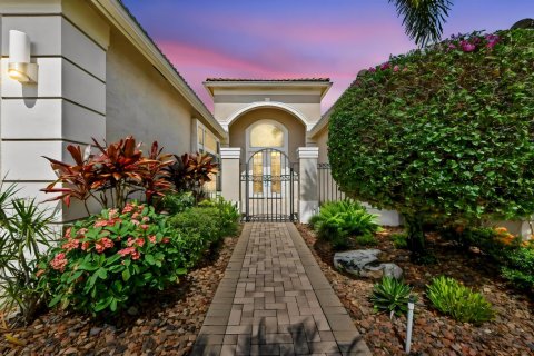 House in Boynton Beach, Florida 4 bedrooms, 263.66 sq.m. № 2188565 - photo 6