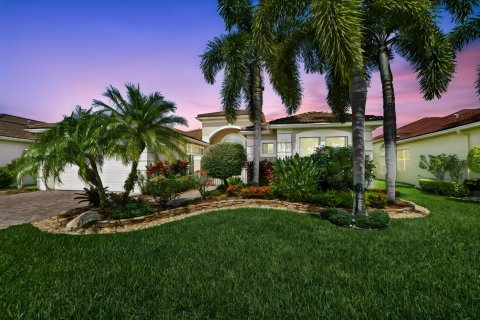 House in Boynton Beach, Florida 4 bedrooms, 263.66 sq.m. № 2188565 - photo 5