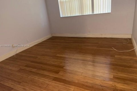 Condominio en venta en Coral Springs, Florida, 2 dormitorios, 91.42 m2 № 2056671 - foto 3