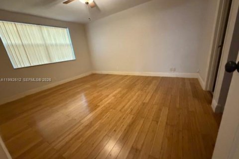 Condominio en venta en Coral Springs, Florida, 2 dormitorios, 91.42 m2 № 2056671 - foto 6