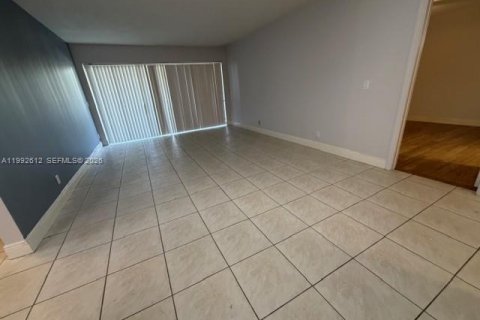 Condominio en venta en Coral Springs, Florida, 2 dormitorios, 91.42 m2 № 2056671 - foto 12