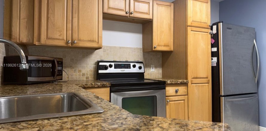 Condominio en Coral Springs, Florida, 2 dormitorios  № 2056671