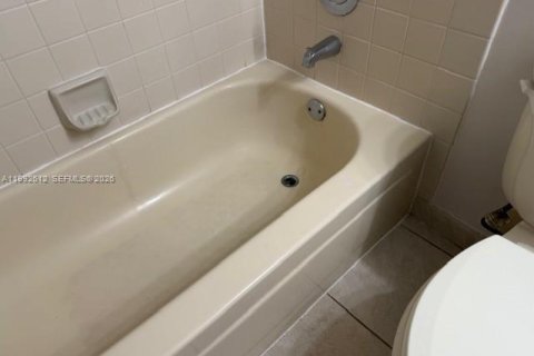 Condominio en venta en Coral Springs, Florida, 2 dormitorios, 91.42 m2 № 2056671 - foto 9