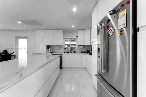 Купить виллу или дом в Майами, Флорида 2 спальни, 89.74м2, № 2068256 - фото 6