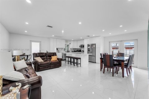 Купить виллу или дом в Майами, Флорида 2 спальни, 89.74м2, № 2068256 - фото 4