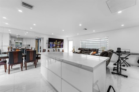 Купить виллу или дом в Майами, Флорида 2 спальни, 89.74м2, № 2068256 - фото 7