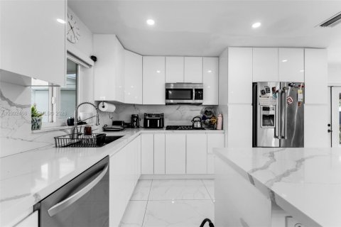 Купить виллу или дом в Майами, Флорида 2 спальни, 89.74м2, № 2068256 - фото 8