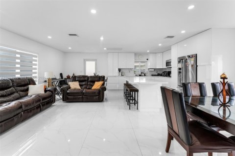 Купить виллу или дом в Майами, Флорида 2 спальни, 89.74м2, № 2068256 - фото 5