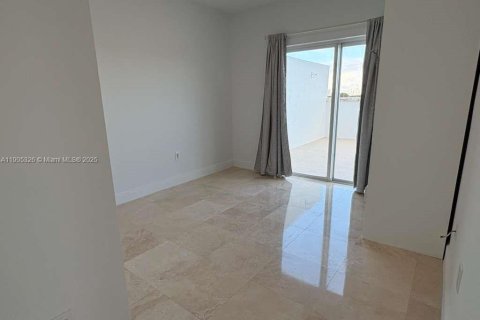 Condominio en venta en Miami, Florida, 2 dormitorios, 94.57 m2 № 1956133 - foto 10