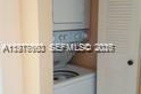 Condo in Miami, Florida, 2 bedrooms  № 2041974 - photo 7