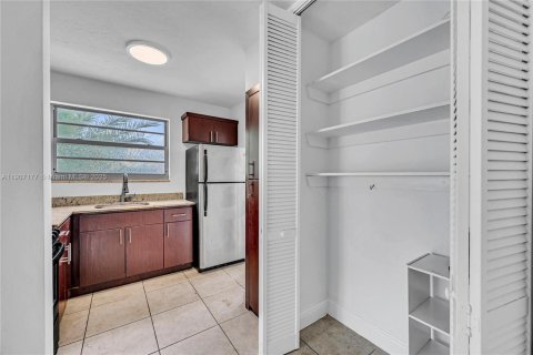 Condo in Miami Beach, Florida, 2 bedrooms № 1966687 - photo 21