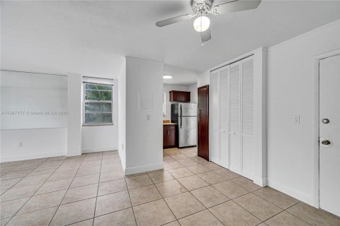 Condo in Miami Beach, Florida, 2 bedrooms № 1966687 - photo 8