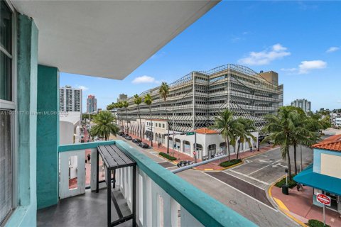 Condo in Miami Beach, Florida, 2 bedrooms № 1966687 - photo 22