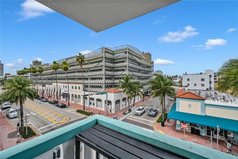 Condo in Miami Beach, Florida, 2 bedrooms № 1966687 - photo 25