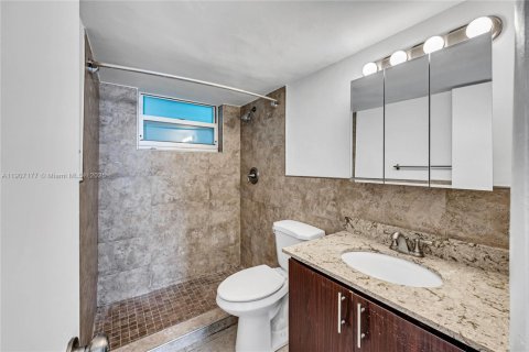 Condo in Miami Beach, Florida, 2 bedrooms № 1966687 - photo 17