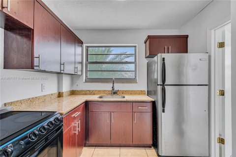 Condo in Miami Beach, Florida, 2 bedrooms № 1966687 - photo 11