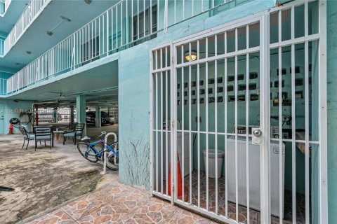 Condo in Miami Beach, Florida, 2 bedrooms № 1966687 - photo 30