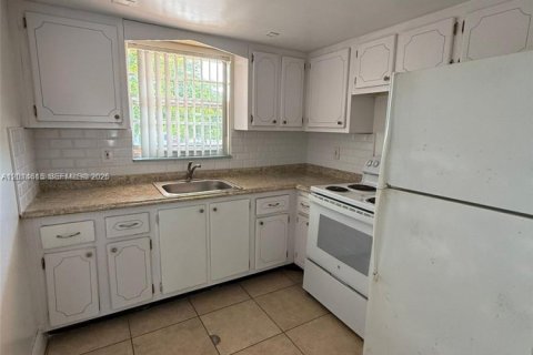 Estudio en el Condominio en Miami, Florida  № 2076528