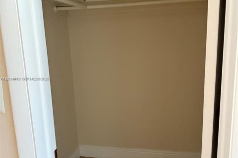 Condominio en alquiler en Miami, Florida, 37.81 m2 № 2076528 - foto 7