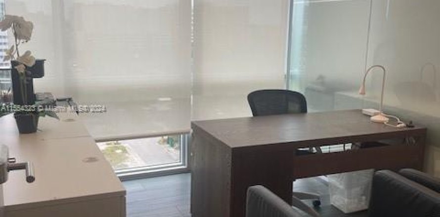 Propiedad comercial en Hallandale Beach, Florida № 1074585