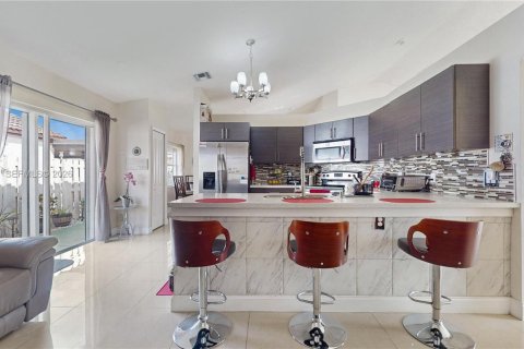 Villa ou maison à vendre à Miami, Floride: 4 chambres, 176.89 m2 № 2043144 - photo 6