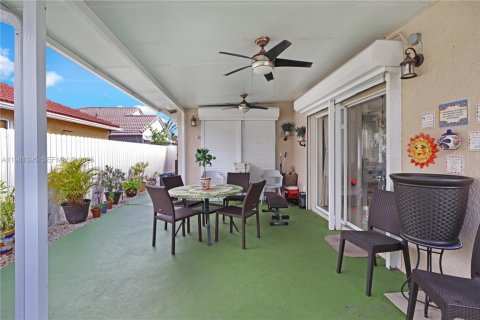 Villa ou maison à vendre à Miami, Floride: 4 chambres, 176.89 m2 № 2043144 - photo 23