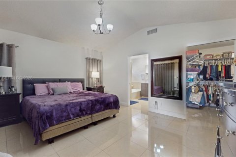 Villa ou maison à vendre à Miami, Floride: 4 chambres, 176.89 m2 № 2043144 - photo 13
