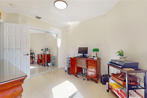 Villa ou maison à vendre à Miami, Floride: 4 chambres, 176.89 m2 № 2043144 - photo 21