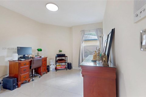 Villa ou maison à vendre à Miami, Floride: 4 chambres, 176.89 m2 № 2043144 - photo 20