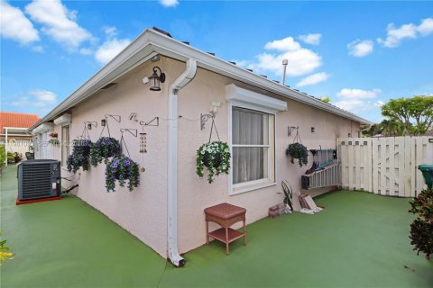 Villa ou maison à vendre à Miami, Floride: 4 chambres, 176.89 m2 № 2043144 - photo 25