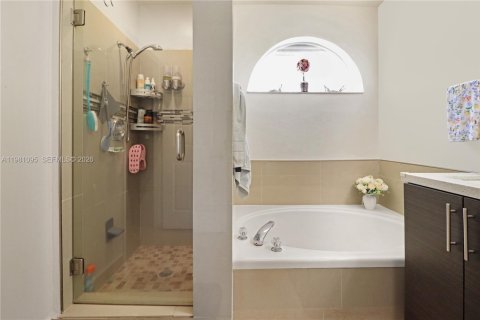 Villa ou maison à vendre à Miami, Floride: 4 chambres, 176.89 m2 № 2043144 - photo 14