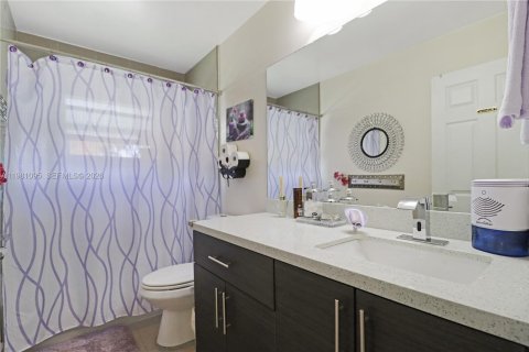 Villa ou maison à vendre à Miami, Floride: 4 chambres, 176.89 m2 № 2043144 - photo 22