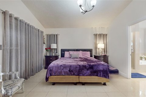 Villa ou maison à vendre à Miami, Floride: 4 chambres, 176.89 m2 № 2043144 - photo 12