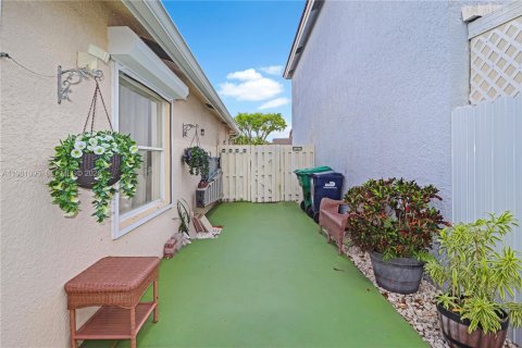 Villa ou maison à vendre à Miami, Floride: 4 chambres, 176.89 m2 № 2043144 - photo 26