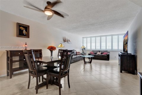 Condo in Fort Lauderdale, Florida, 1 bedroom № 2088592 - photo 19
