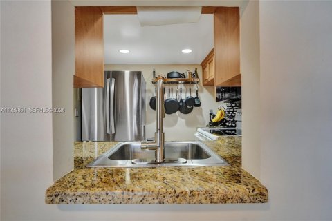 Condo in Fort Lauderdale, Florida, 1 bedroom № 2088592 - photo 23
