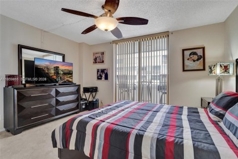 Condo in Fort Lauderdale, Florida, 1 bedroom № 2088592 - photo 17