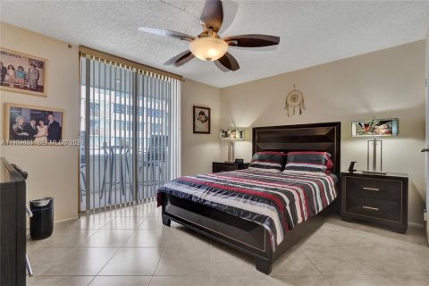 Condo in Fort Lauderdale, Florida, 1 bedroom № 2088592 - photo 15