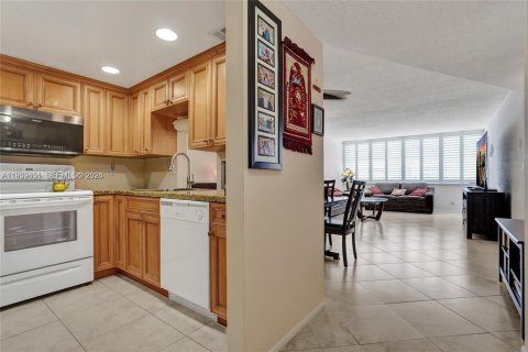 Condo in Fort Lauderdale, Florida, 1 bedroom № 2088592 - photo 24
