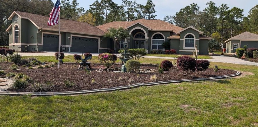 House in Beverly Hills, Florida 5 bedrooms, 284.93 sq.m. № 1614029